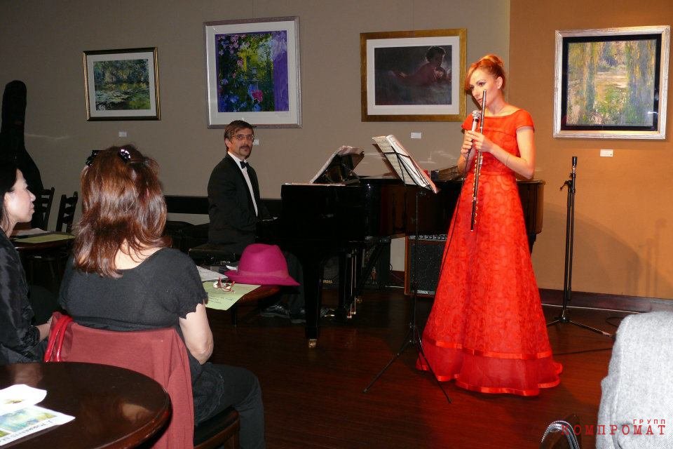 Yulia Smetankina performs at a concert in Japan