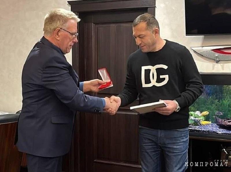 1691753702 468 A curved path led how the mayor of Nazarovo ended A curved path led: how the mayor of Nazarovo ended up in a Mercedes of a familiar businessman