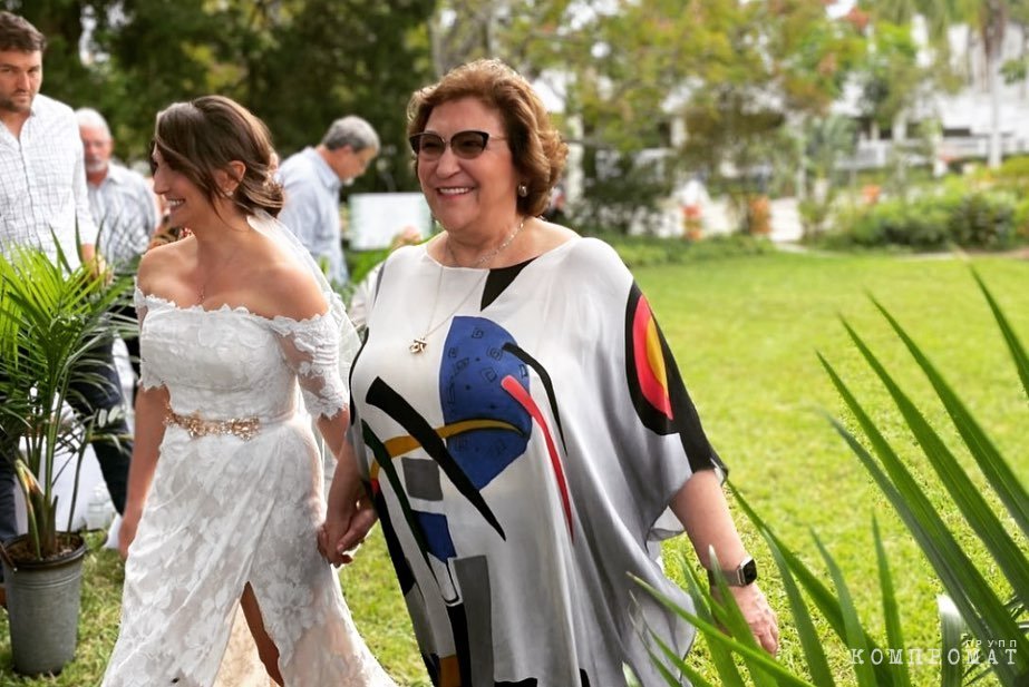 Evgenia Albats is marrying her daughter to an American.  The ceremony took place in Florida