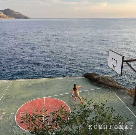 Photos of a destroyed hotel basketball court in Kas
