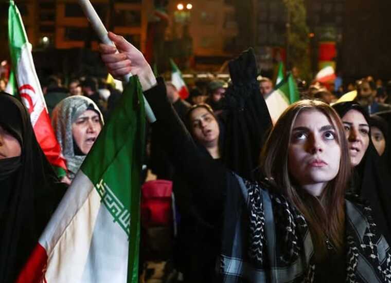 In Iran, residents took to the streets to celebrate the ceasefire with the United States, considering it a victory for their country.