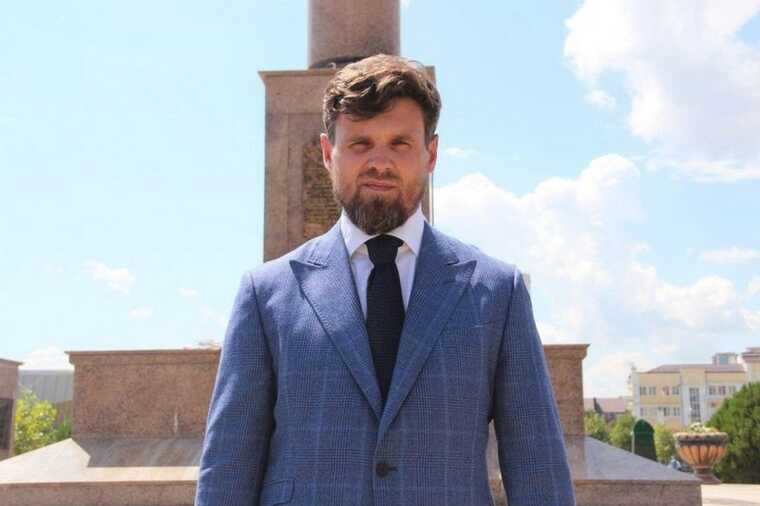 Alexey Khvorostyanko, a member of the Public Council of the Investigative Committee of the Russian Federation, and his associate Robert Arakelyan have been arrested in connection with a major fraud case.