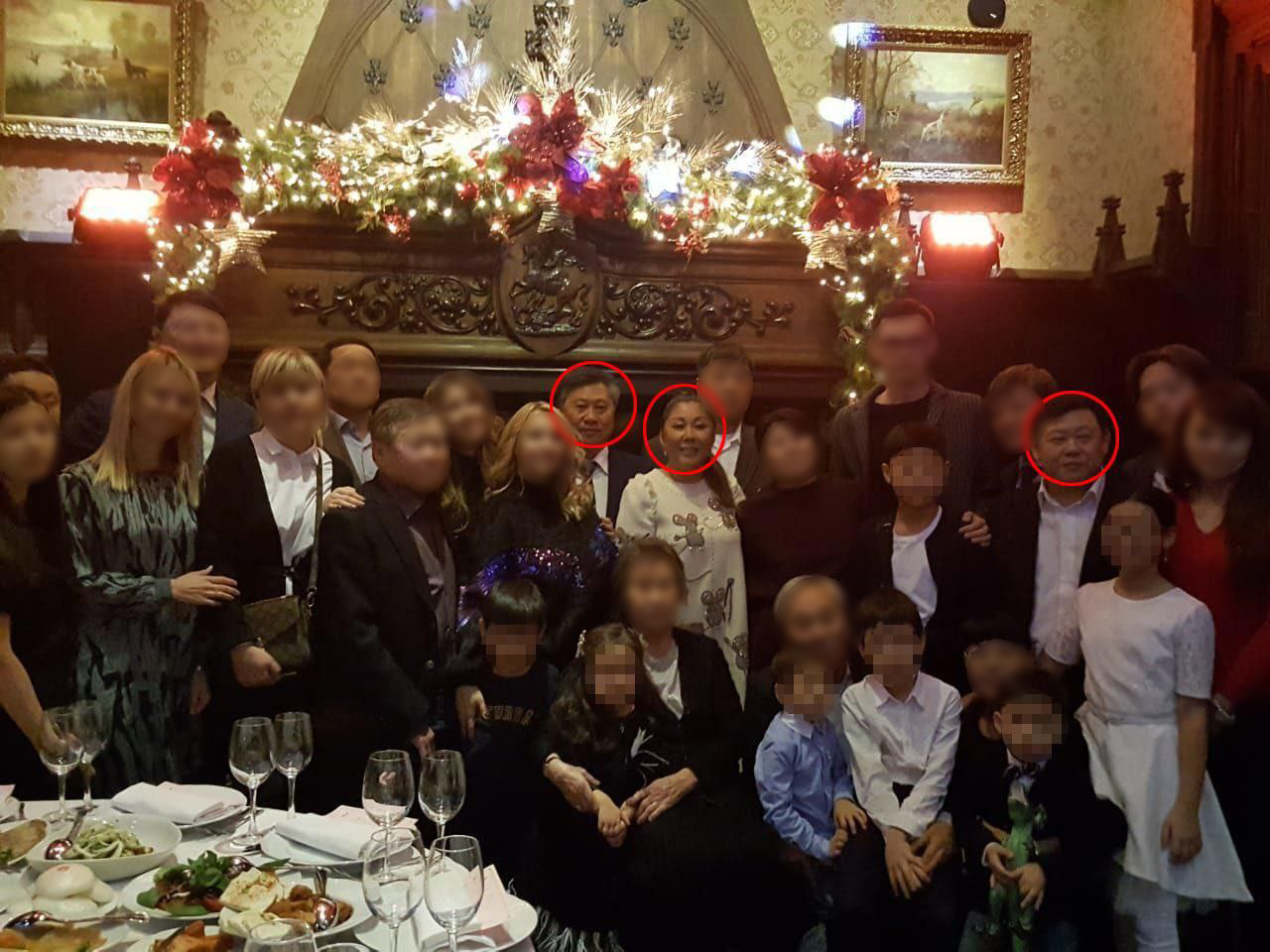 Yura Tsoi (fourth from right), Sergey and Anita Tsoi (middle). Photo © Ok.ru