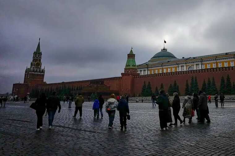 A poll shows that support for peace talks in Ukraine is growing in Russia.