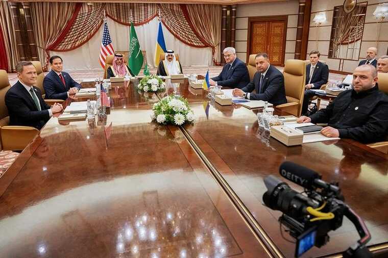 Moscow criticizes the US for its stance in Ukraine negotiations and its weak influence on Kyiv.