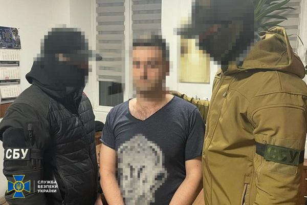 Kirill Molchanov's arrest and items found during the search. Photo: SBU.