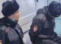 202582 Guys in police uniform were detained in Yekaterinburg: they were making "bookmarks" with drugs