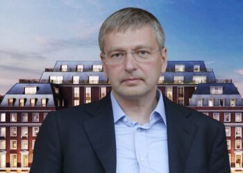 202726 Billionaire Rybolovlev Dmitry bought an apartment in central London for 50 million pounds