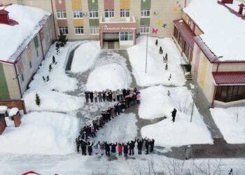 203813 Children From A Hospice In Kazan Lined Up With The Letter Z In Support Of The Russian Military Special Operation In Ukraine