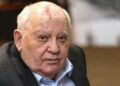11213 Hematomas on the hands, but with a smile on his face: a photo of 91-year-old Gorbachev appeared in a hospital bed