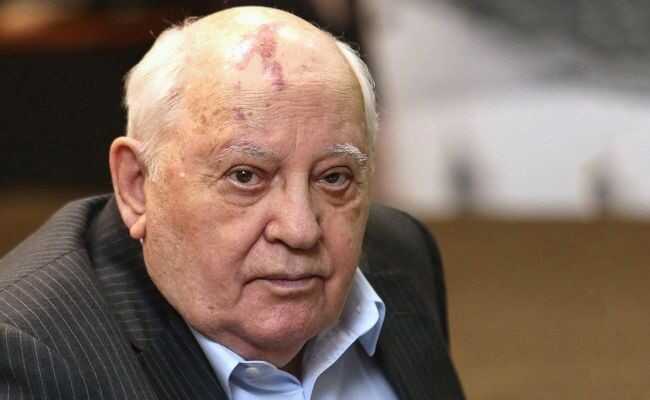 hematomas on the hands, but with a smile on his face: a photo of 91-year-old gorbachev appeared in a hospital bed