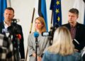 estonskij premer uhodit v otstavku iz za novoj koaliczii Estonian prime minister resigns over new coalition