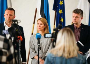 estonskij premer uhodit v otstavku iz za novoj koaliczii Estonian prime minister resigns over new coalition