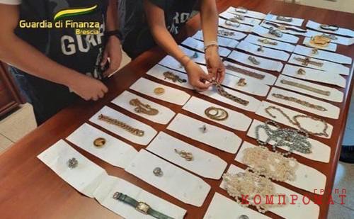 Money and jewelry seized by the Italian Guardia Fiscal from Lanfranco Cirillo