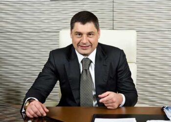 Shemu Hishhenij V Banke Rost Cherez Byvshih Top Menedzherov Vyvodyat Na The Scheme Of Embezzlement In Rost Bank Through Former Top Managers Is Brought To The Former Owner And His Uncle - Mikhail Gutseriev