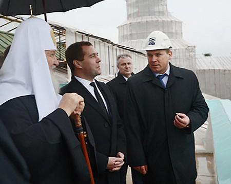 From left to right: Patriarch Kirill, Dmitry Medvedev and Ivan Orynchuk