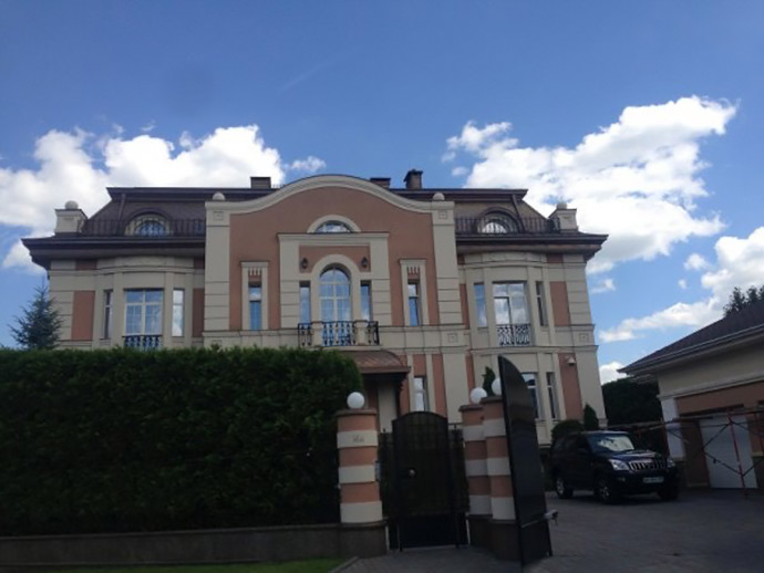 Igor Nikonov's estate, but where does Kirill Timoshenko live?