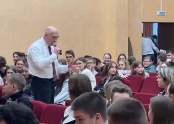 27178 In The Ryazan Region, A Deputy Told Schoolchildren About How They Would “Roll Around In The Garbage, Shoot Booze And Bulls In The Streets”