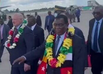 27223 Lukashenka Was Greeted In Zimbabwe With Songs And Dances