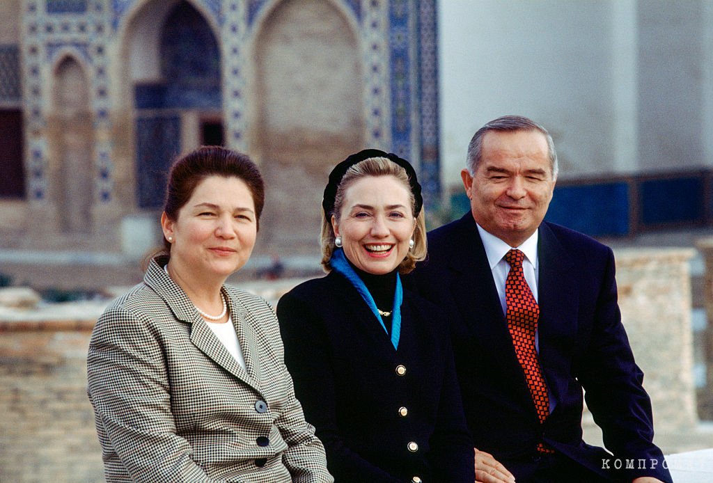 Islam Karimov (right) with his wife Tatyana Karimova (left) and Hillary Clinton (center) Samarkand, Uzbekistan, November 14, 1997