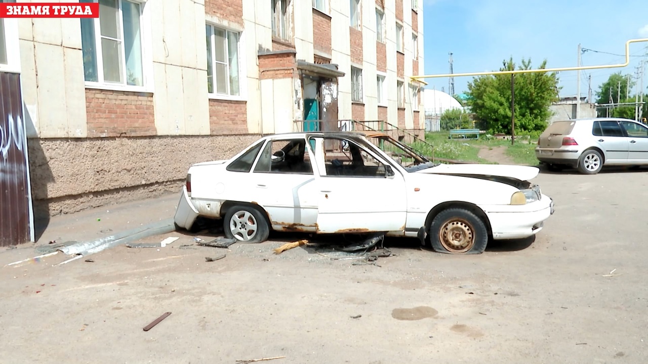Close Up Almetyevsk Yards And Roads Are Cleared Of Abandoned Cars Close-Up: Almetyevsk Yards And Roads Are Cleared Of Abandoned Cars