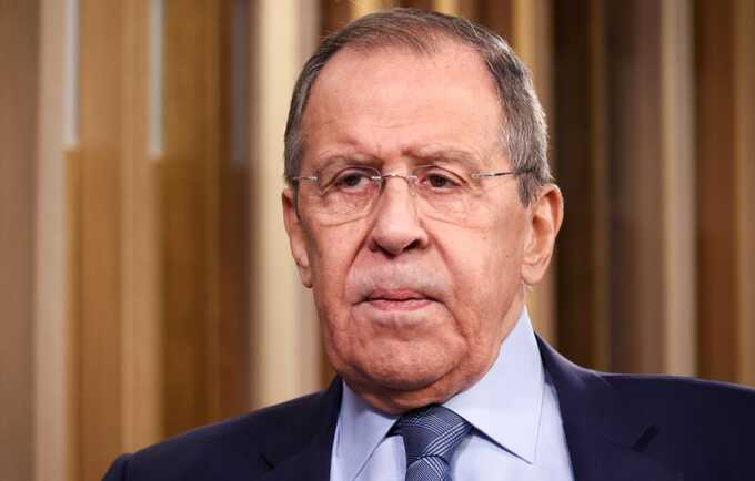 lavrov announced plans to convene a summit of the leaders of russia, azerbaijan and armenia