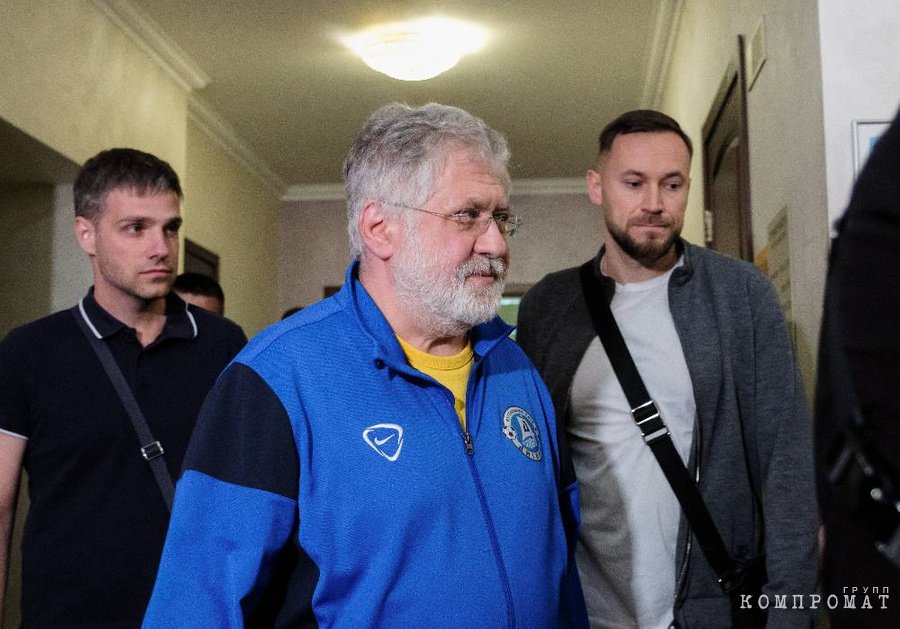 Ukrainian businessman Igor Kolomoisky (center) before a hearing in the Shevchenko district court
