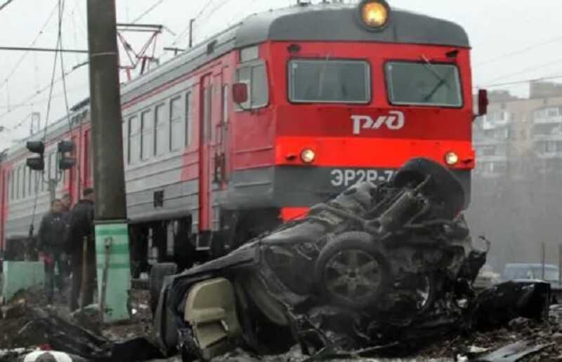 A passenger car collided with an electric train in the A passenger car collided with an electric train in the Moscow region