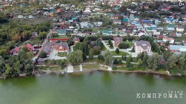 On the territory there is one large house, several smaller houses, gazebos and auxiliary buildings.  And also a shore with a pier closed on both sides