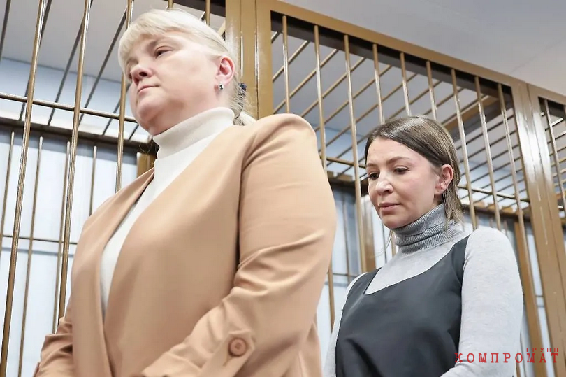 Blogger Elena Blinovskaya and her lawyer Natalya Salnikova (from right to left) during the consideration of the investigation’s request to extend the period of house arrest in the Zamoskvoretsky District Court, October 24, 2023.
