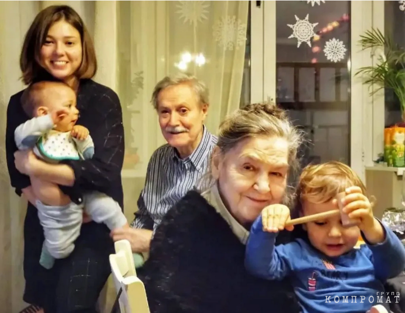 Granddaughter Alexandra, Yuri and Olga Solomin and great-grandchildren