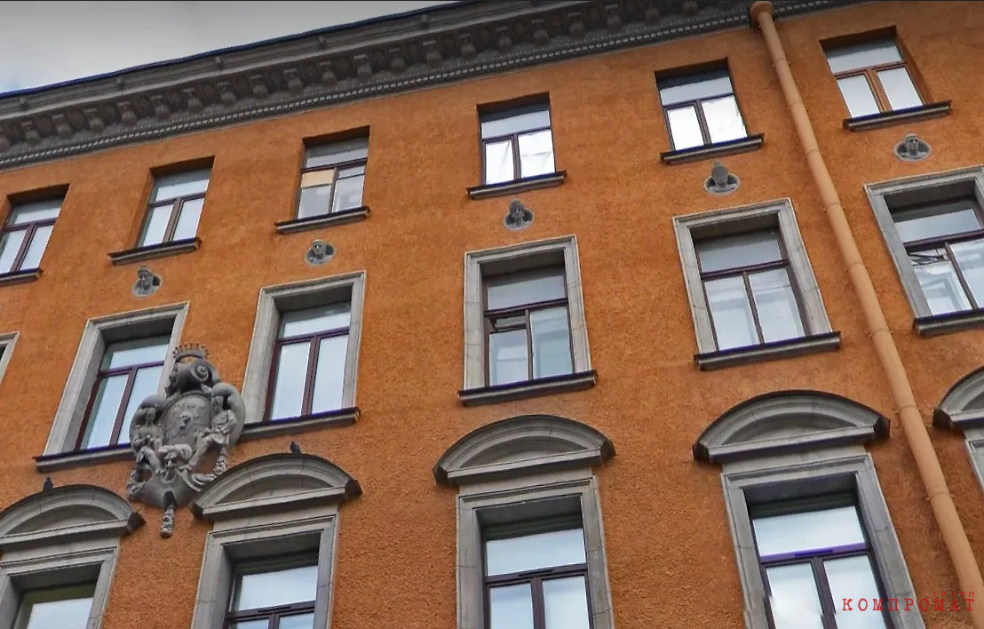 stucco molding on the facade of melikhov's house