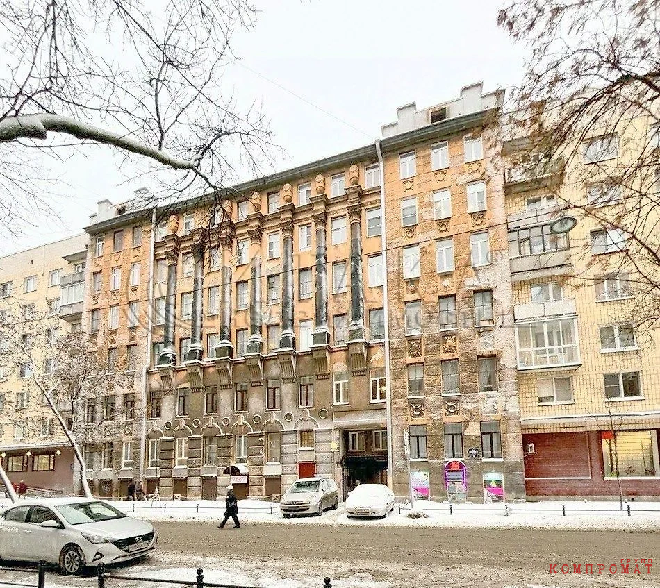 pre-revolutionary house on the 15th line of vasilievsky island