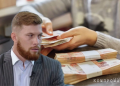 The deputy mayor of Barnaul for road management was caught The deputy mayor of Barnaul for road management was caught taking a bribe of 2 million rubles. for providing the carrier with profitable passenger routes