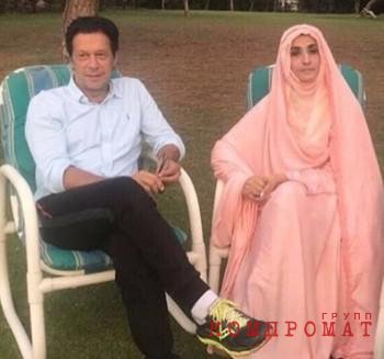 Imran Khan with his wife Bushra Bibi