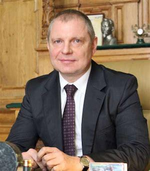 The cash and jewelry of the vice president of Rosdorbank The cash and jewelry of the vice president of Rosdorbank were stolen from a safe deposit box in his own bank, and other clients were robbed of 1.64 billion rubles in this vault.