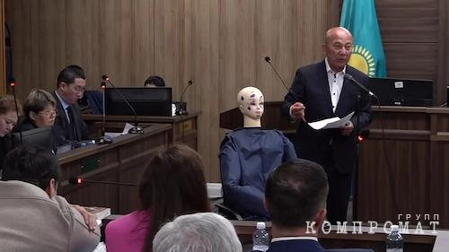 Testimony by forensic expert Khalimnazarov (right) during the trial