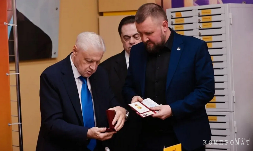 Sergei Mironov and his assistant (in the foreground) did not support Semigin