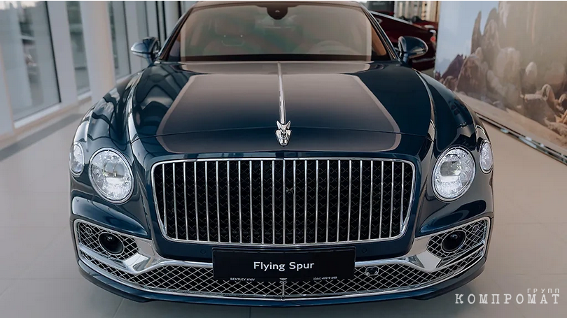 In the Orzelskis' garage there was a luxurious Bentley Flying Spur W12