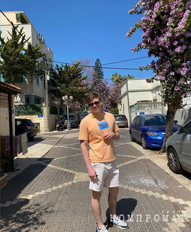 the eldest son in front of the goldort house in tel aviv