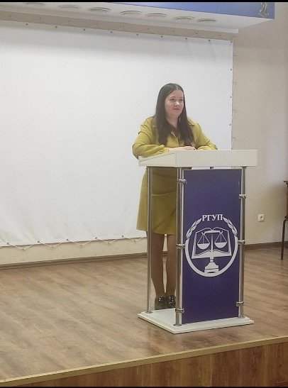 In the photo is the judge of the Samara regional court, Oksana Aleksandrovna Melnikova