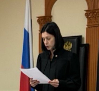 In the photo is the judge of the Komsomolsky court of the city of Tolyatti, Koroleva (Beketova) Galina