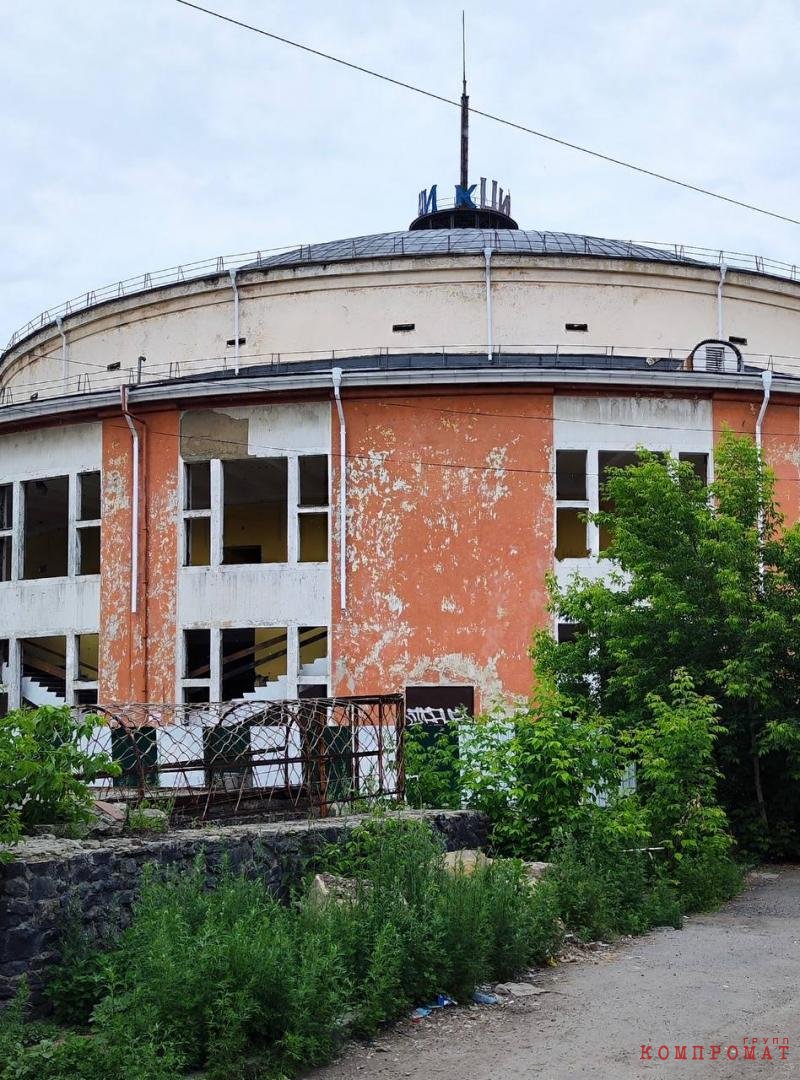 Irkutsk Circus: The Fakir Was Drunk and the Trick Failed