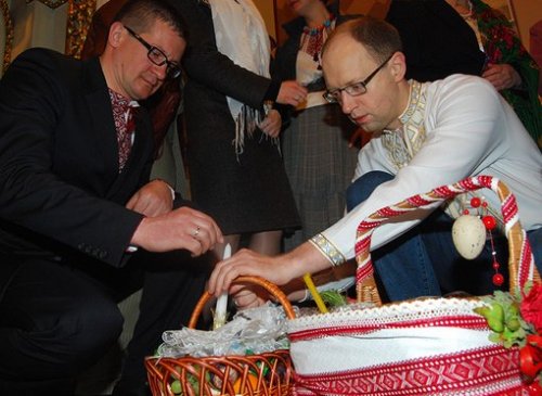 Oleksiy Burbak and Arseniy Yatsenyuk at the Easter ceremony