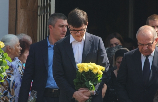 Andrey Pivovarsky at the funeral of Igor Eremeev