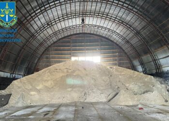 Losses of 11 million: road salt of inadequate quality was purchased in Kyiv