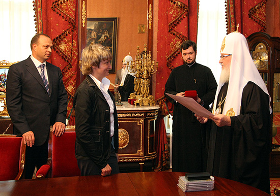 Patriarch Kirill rewards Bezlyudnaya