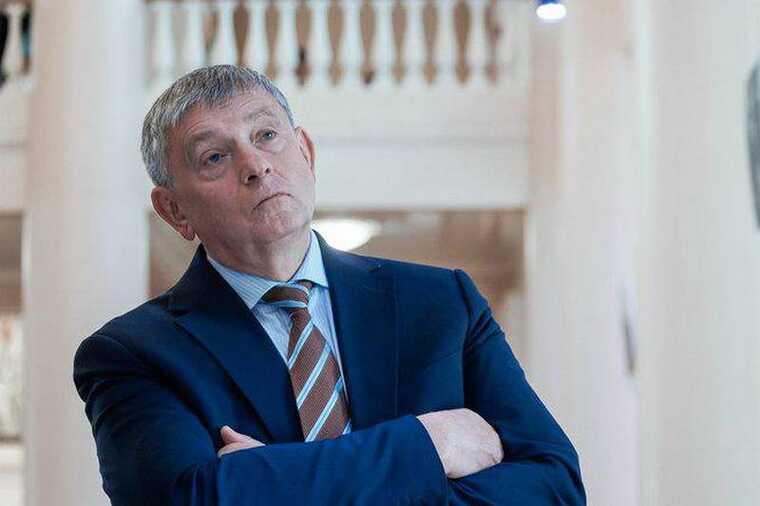 Law enforcement officials are investigating the sale of the Peschaniy sports complex without the approval of the Ministry of Education and Science.