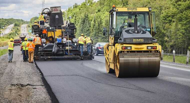 A gilded Louis Vuitton commode was discovered amongst the belongings of a highway maintenance firm in Primorye.