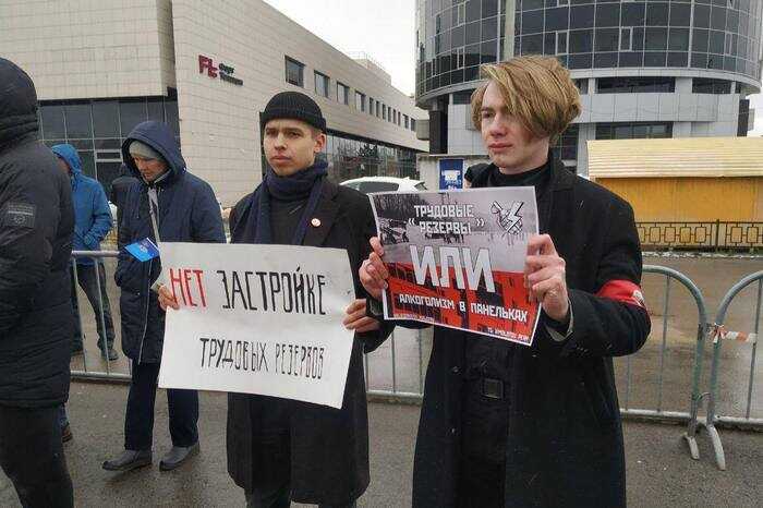 Activists from Other Russia were apprehended during a joint demonstration opposing stadium building in Perm.